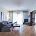 Houseloft White Tower Echo